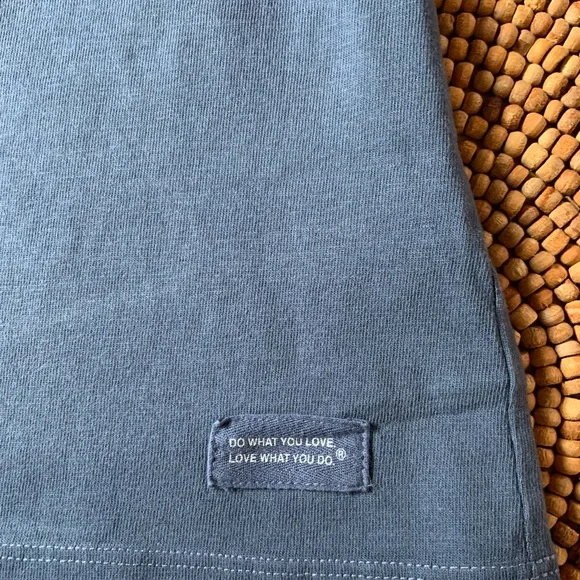 Calling All Cat Lovers! Life Is Good Women’s V-neck Tee - Medium - Picture 4 of 4